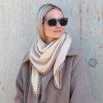 Cashmere tørklæde med dekorkant – Creme