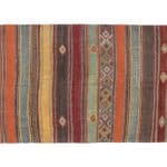 Vintage håndvævet kilim tæppe fra Sivas i Anatolien med lodrette striber i varme jordfarver